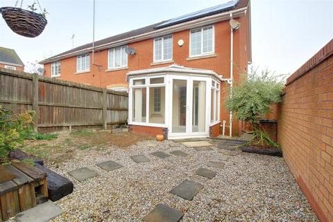 3 bedroom end of terrace house for sale, Harness Close, Hempsted, Gloucester