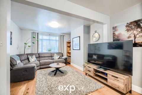 18 Hay Lane, Shirley, Solihull, B90 4EG
