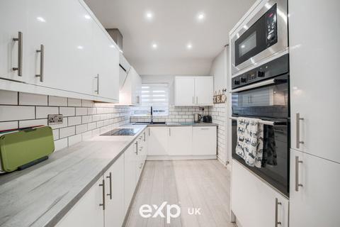 18 Hay Lane, Shirley, Solihull, B90 4EG