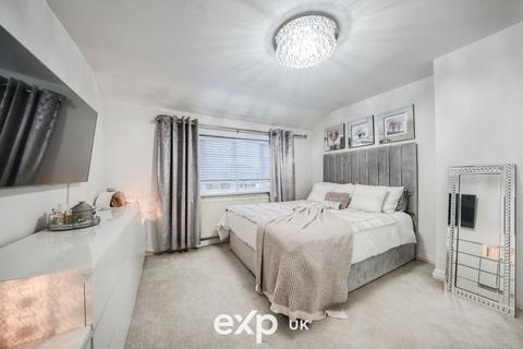 18 Hay Lane, Shirley, Solihull, B90 4EG