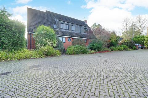 20 Hall Park, Swanland, North Ferriby, HU14 3NL