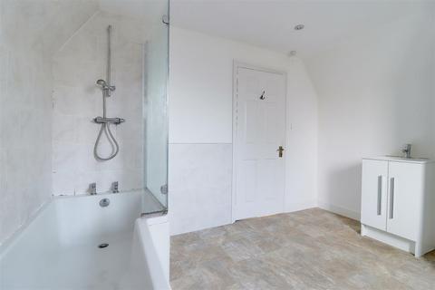 20 Hall Park, Swanland, North Ferriby, HU14 3NL
