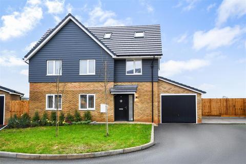 4 bedroom detached house for sale, Stapleford Road, Stapleford Abbotts