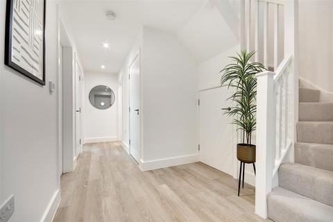 4 bedroom detached house for sale, Stapleford Road, Stapleford Abbotts