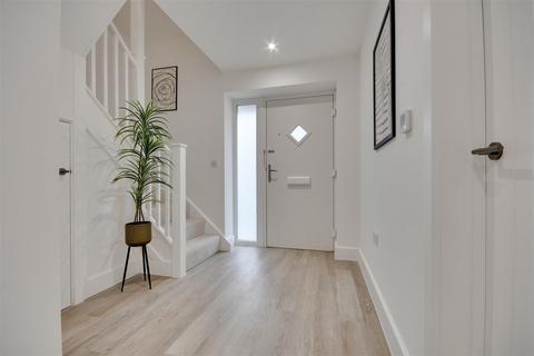 4 bedroom detached house for sale, Stapleford Road, Stapleford Abbotts