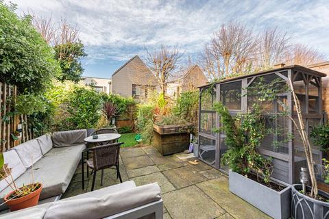 3 bedroom house for sale, Fawcett Close, Streatham, London, SW16