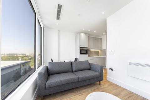 Studio to rent, Westgate House, London W5