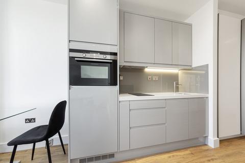 Studio to rent, Westgate House, London W5