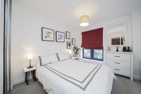 1 bedroom flat to rent, Broadwater Road, London SW17