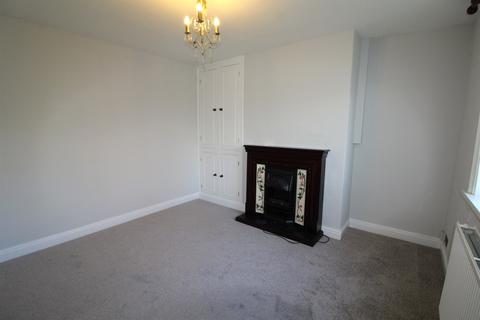 3 bedroom semi-detached house to rent, Denby Dale Road, Wakefield