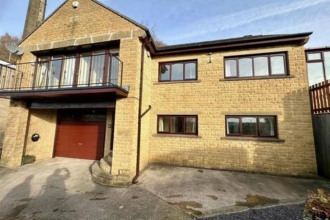 4 bedroom detached house to rent, Tower Gardens, Halifax