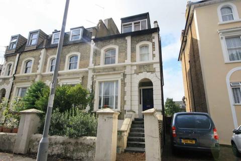 1 bedroom flat to rent, St. Leonards Road, Surbiton KT6