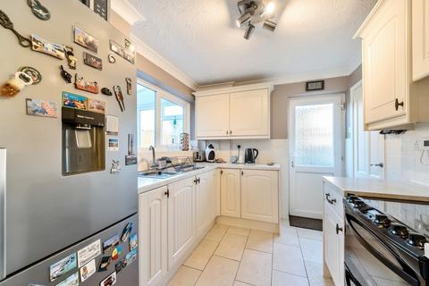 3 bedroom semi-detached house for sale, Stephenson Avenue, Gonerby Hill Foot, Grantham, Lincolnshire, NG31