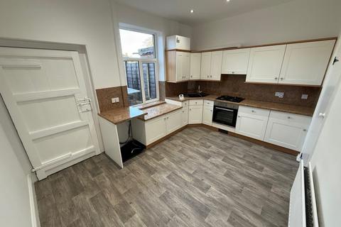 2 bedroom property to rent, Holly Street, Tottington, Bury, BL8 3EZ