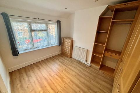 1 bedroom maisonette to rent, Rogers Road, Dagenham RM10