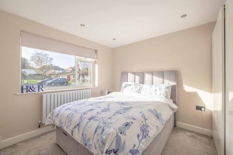 16 Heatherden Green, Iver, SL0 0PZ