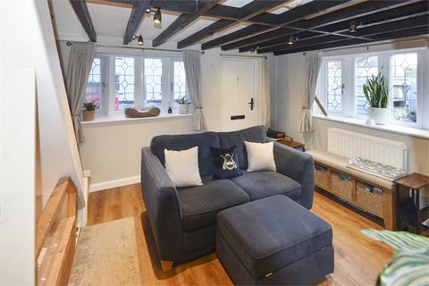 2 bedroom cottage for sale, Quainton Road, Waddesdon, Buckinghamshire.