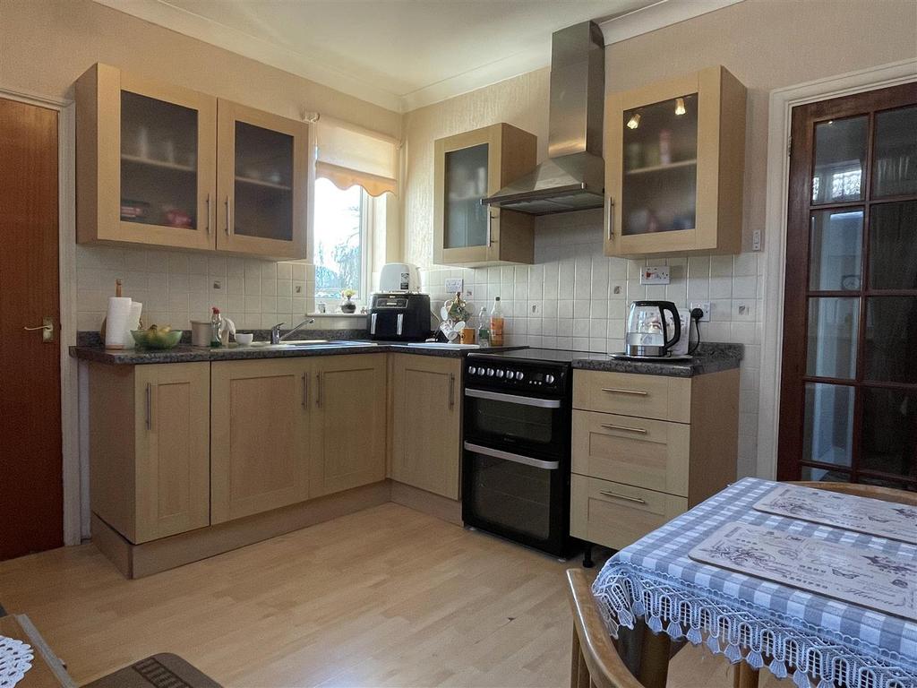 Dining kitchen