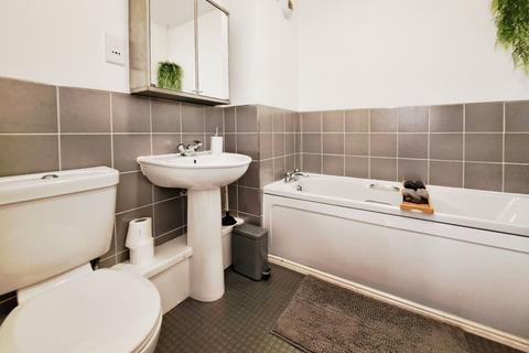 2 bedroom flat for sale, Milwain Road, Burnage, Manchester, M19