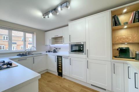 3 bedroom terraced house to rent, Malt Close, Newmarket, CB8