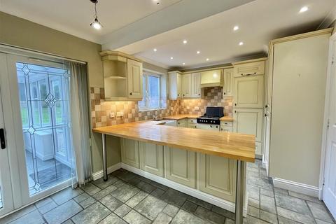 3 bedroom detached house for sale, Carr Bank, Glossop