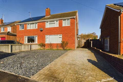 3 bedroom semi-detached house for sale, Ingram Avenue, Aylesbury, Buckinghamshire