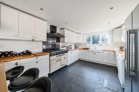 10 Corrie Road, Addlestone, KT15 2HT