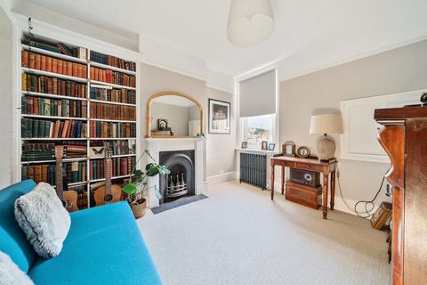 10 Corrie Road, Addlestone, KT15 2HT