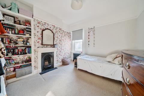 10 Corrie Road, Addlestone, KT15 2HT