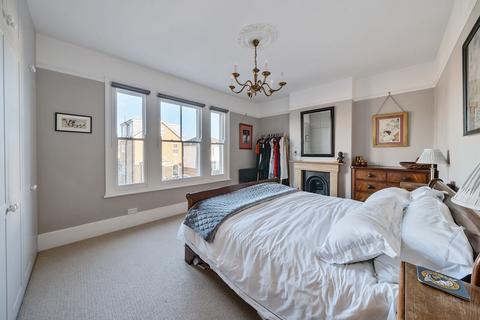 10 Corrie Road, Addlestone, KT15 2HT