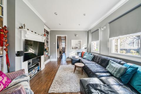 10 Corrie Road, Addlestone, KT15 2HT