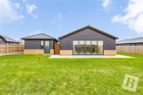 3 bedroom bungalow for sale, Greyhound Grove, Upminster, RM14