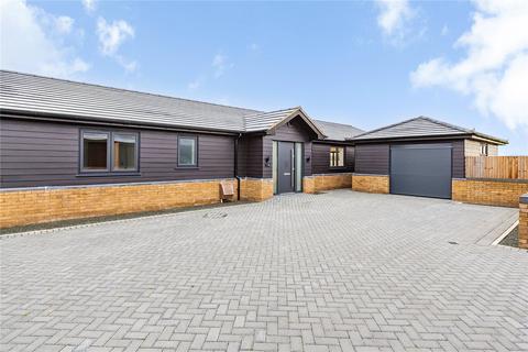 3 bedroom bungalow for sale, Greyhound Grove, Upminster, RM14