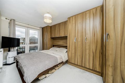 2 bedroom flat for sale, Burnt Oak Broadway, Edgware HA8