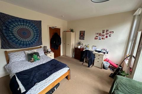 5 bedroom terraced house to rent, *£122pppw excluding bills* Derby Road, Nottingham NG7 1NX