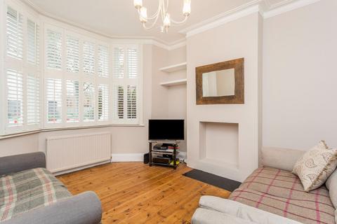 2 bedroom flat to rent, Larden Road, London, W3