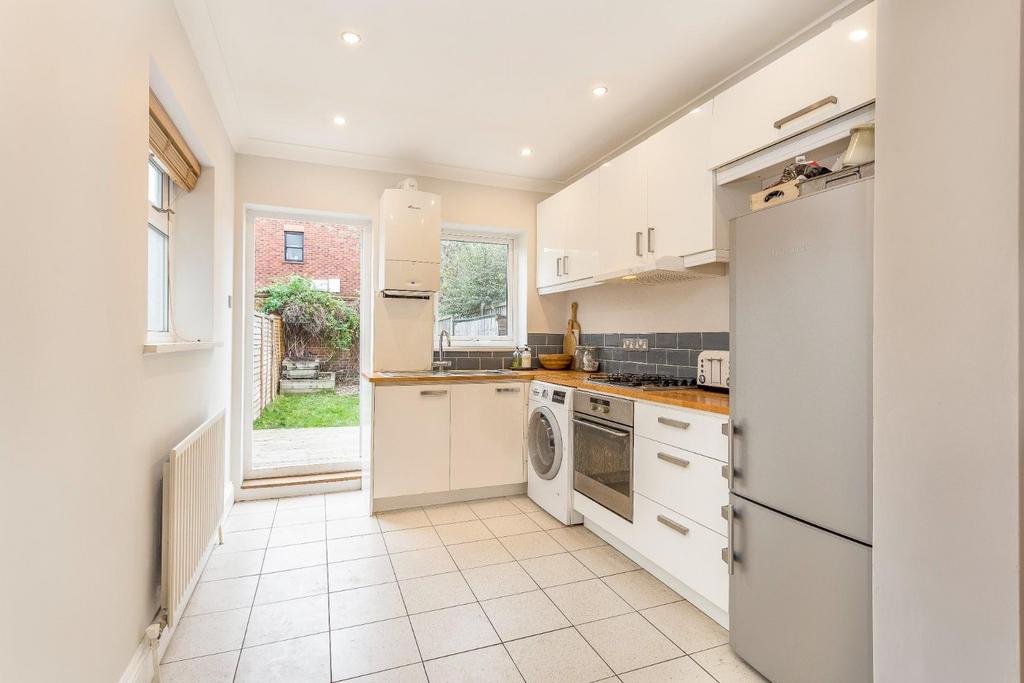 Lettings East Acton Larden Road  - Kitchen.jpg