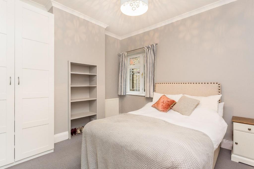 Lettings East Acton Larden Road  - Bedroom 1.jpg