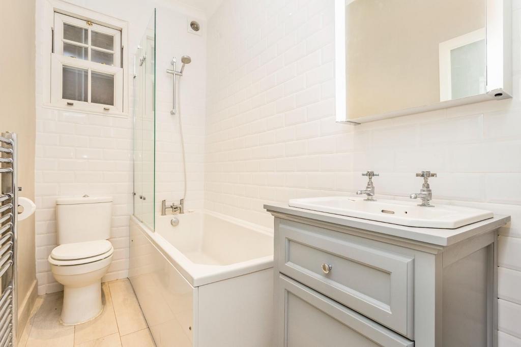 Lettings East Acton Larden Road  - Bathroom.jpg