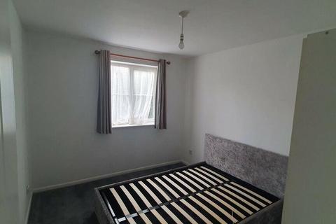 2 bedroom apartment to rent, Redford Close, Feltham, TW13