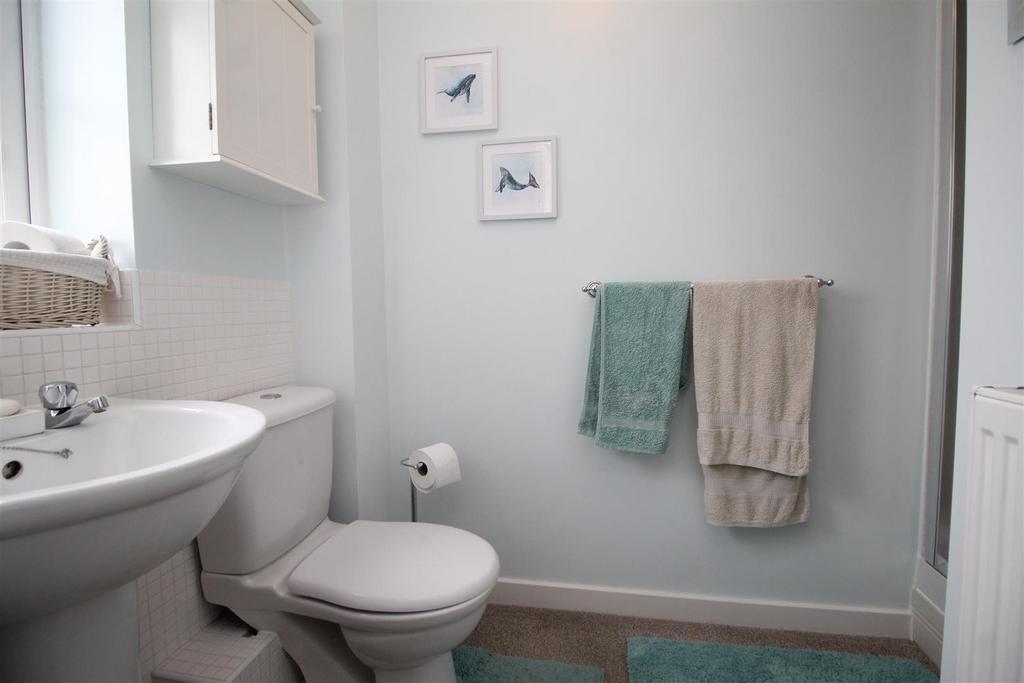 Ensuite shower room .JPG