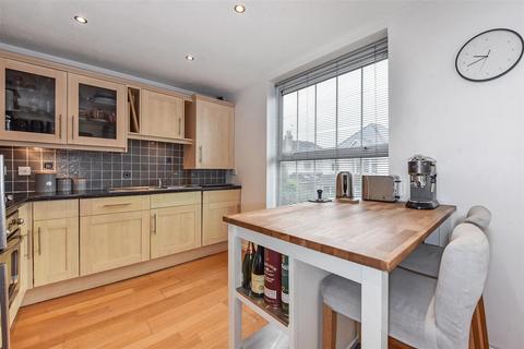 2 bedroom flat for sale, Pound Farm Road, Chichester, PO19