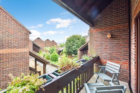 2 bedroom flat for sale, Pound Farm Road, Chichester, PO19