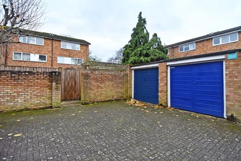 7 Link Way, Richmond, TW10 7QT