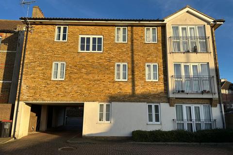 2 bedroom flat to rent, Queens Road, Sanders Court Queens Road, CT8