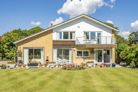 Gwent House Lake Lane, Barnham, Bognor Regis, PO22 0AD