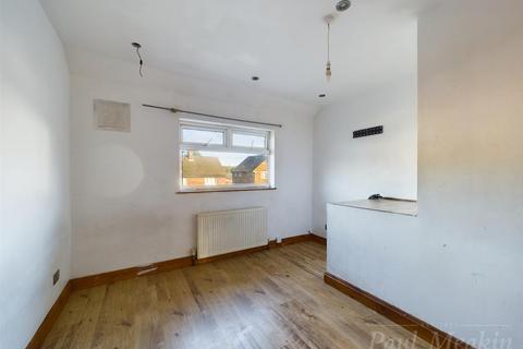 19 Chesney Crescent, New Addington, Croydon, CR0 0RN