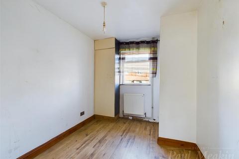 19 Chesney Crescent, New Addington, Croydon, CR0 0RN