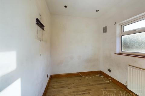 19 Chesney Crescent, New Addington, Croydon, CR0 0RN