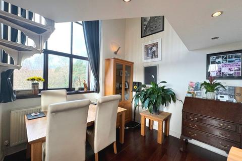 3 bedroom flat for sale, Waterside Road, Bury BL9